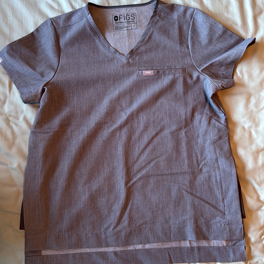 Figs scrub top